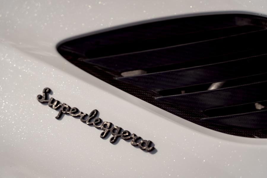 Логотип Aston Martin DBS Superleggera Volante 2019 года  (WW) (фото 3 из 41)